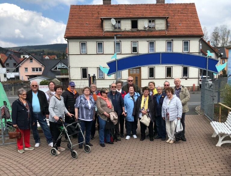 Sehbehinderte im Meeresaquarium